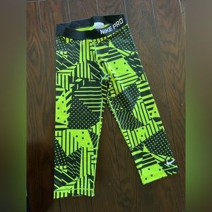 Nike pro dry fit capri pants